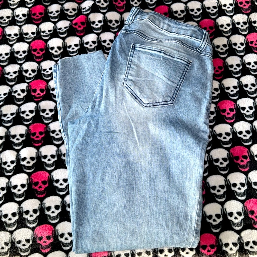 Distress Jeans with raw hem - Picture 4 of 4